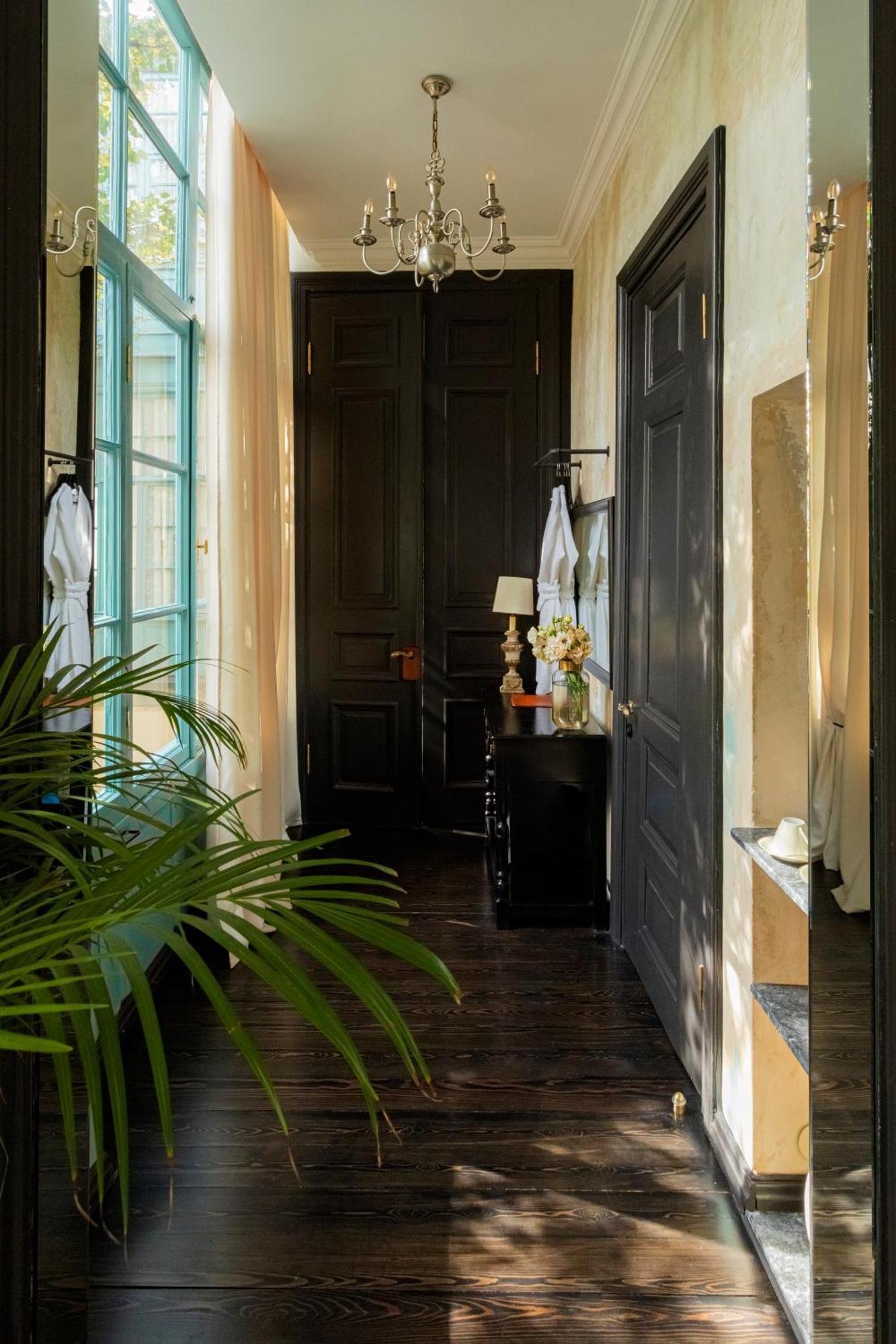 Unfound Door - Design Hotel Tbilisi Bilik gambar
